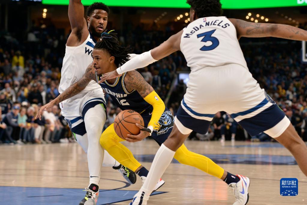  莫兰特暴力隔扣引领灰熊击败森林狼队